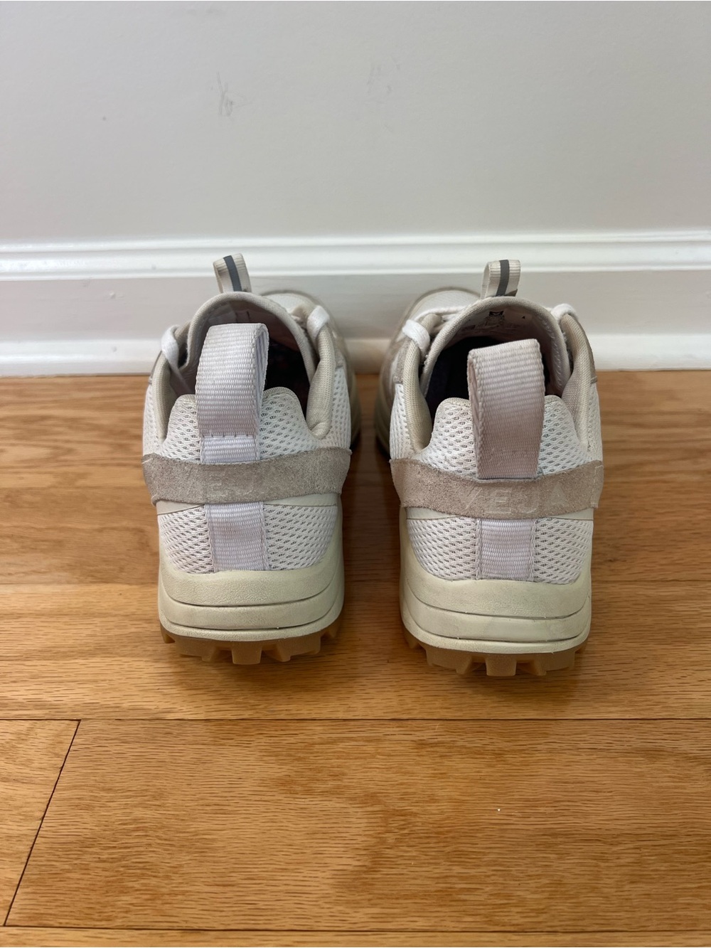 Veja Venturi Alveomesh Sneakers in White/Pierre Natural - Picture 6 of 9